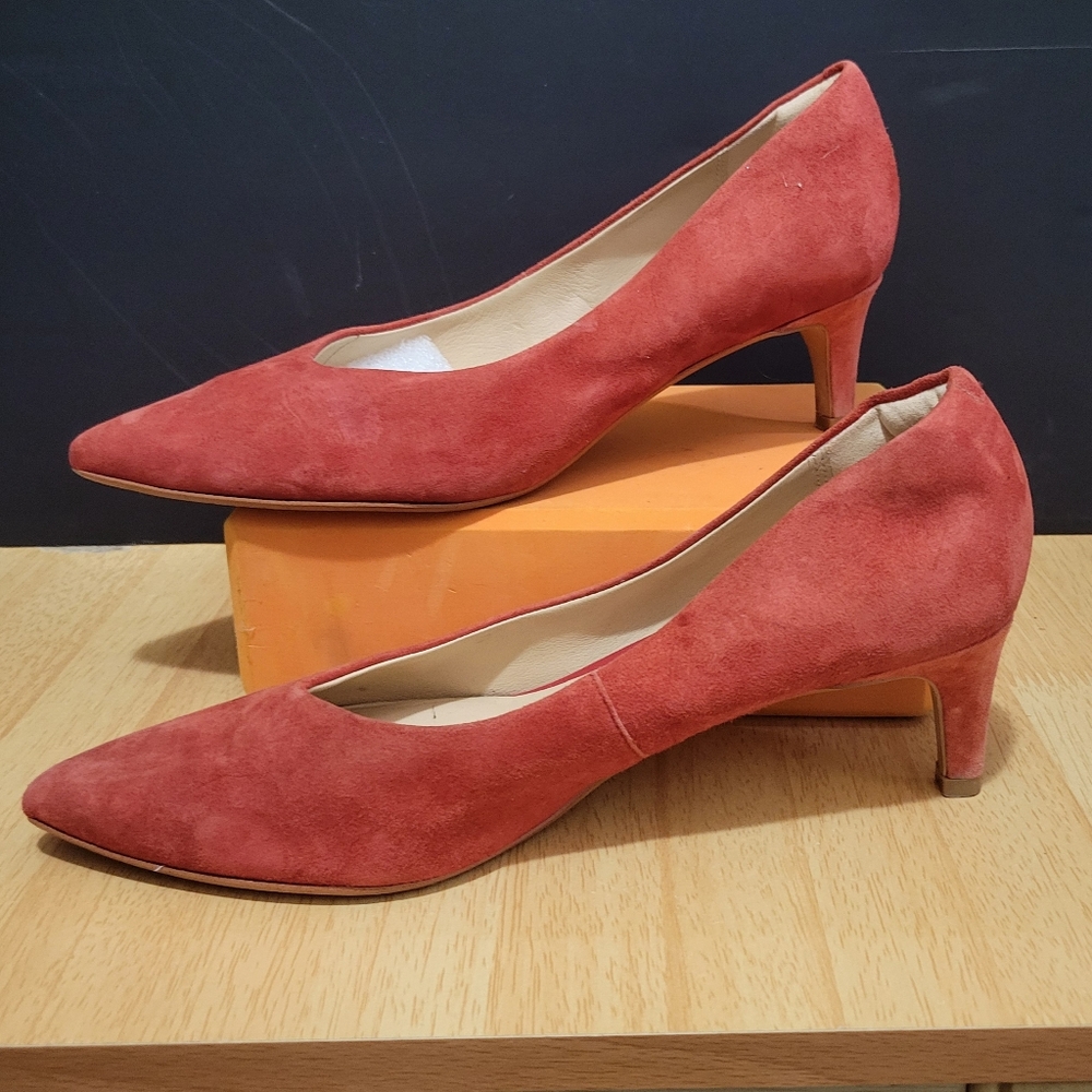 Clarks Red Suede Laina55 Court 2 Women's 9.5 Pump/Shoe